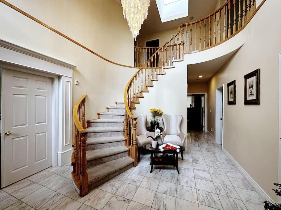 Super Cosy 8Bed & 6Bath In Vancouver Heart Near To Airport And Downtown Exterior foto